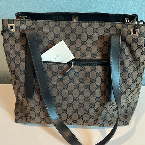 Gucci Logo Large Monochrome Canvas Adjustable Tote - Picture 3 of 10